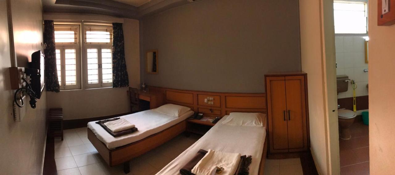 بلغاوم Hotel Satkar Cafeteria المظهر الخارجي الصورة