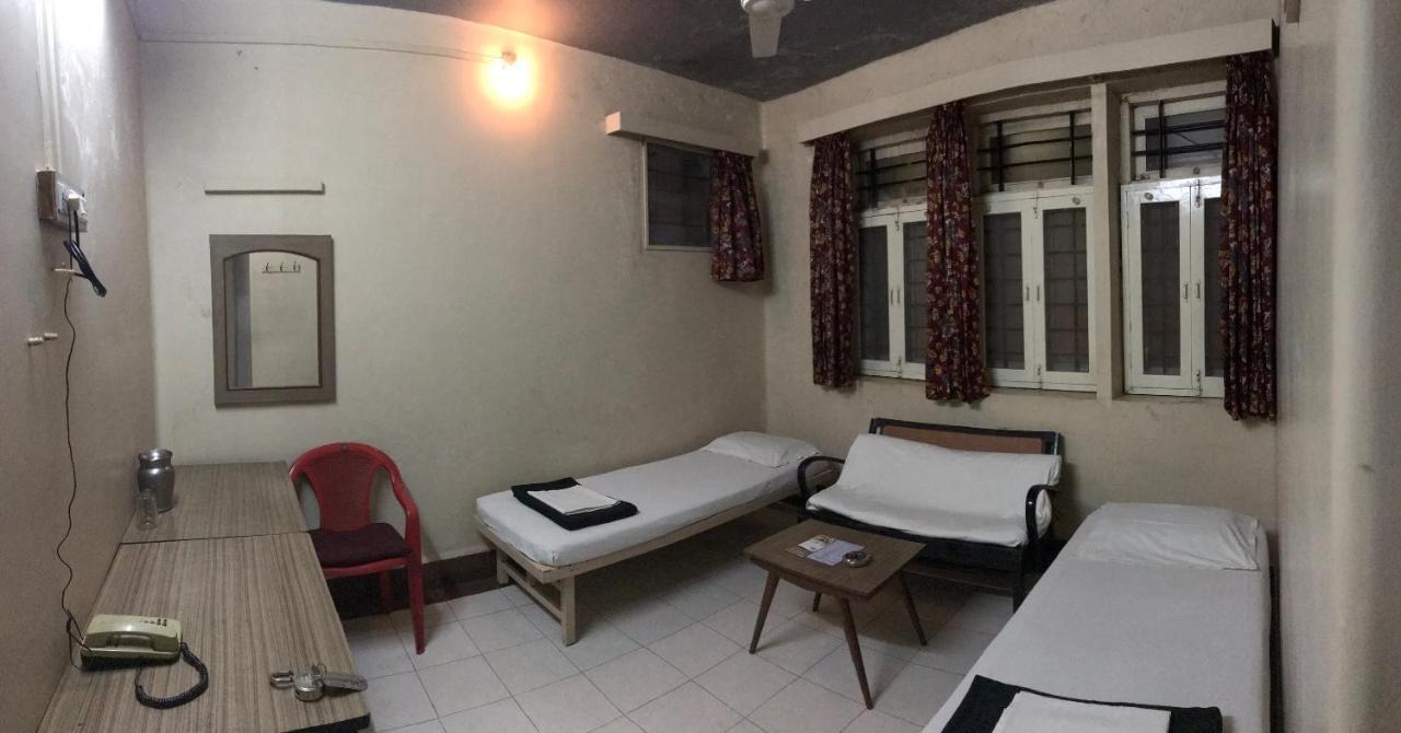 بلغاوم Hotel Satkar Cafeteria المظهر الخارجي الصورة