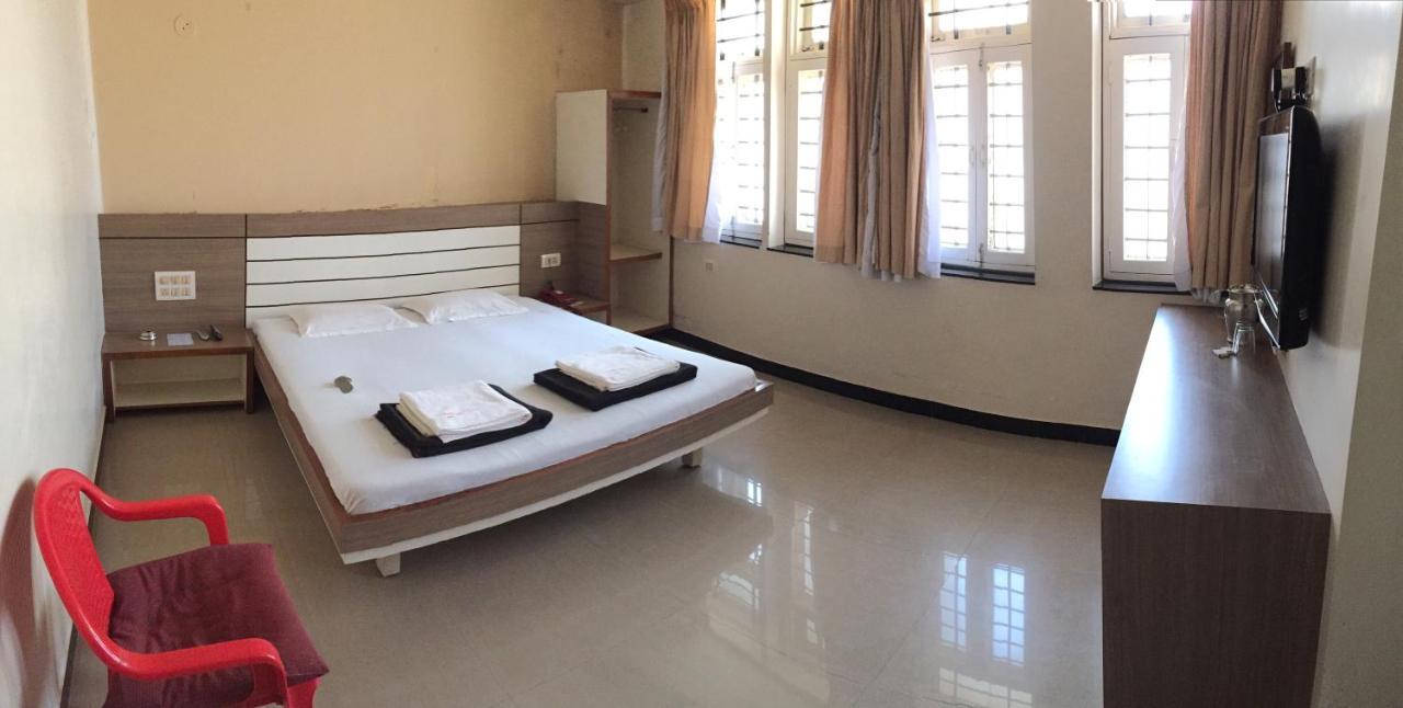 بلغاوم Hotel Satkar Cafeteria المظهر الخارجي الصورة
