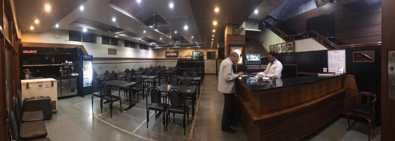 بلغاوم Hotel Satkar Cafeteria المظهر الخارجي الصورة
